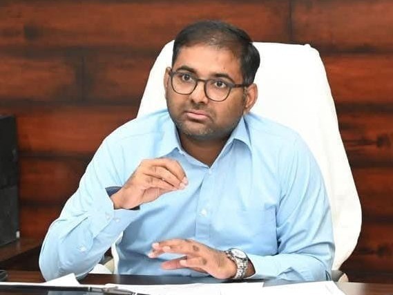 కుటుంబ ప్రయోజన పథకానికి దరఖాస్తు చేసుకోవాలి: కలెక్టర్