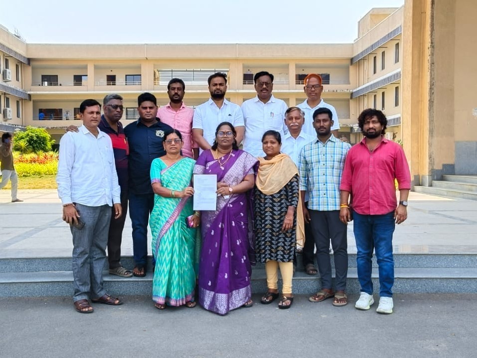 పట్టణ సమస్యలు పరిష్కరించాలని వినతి