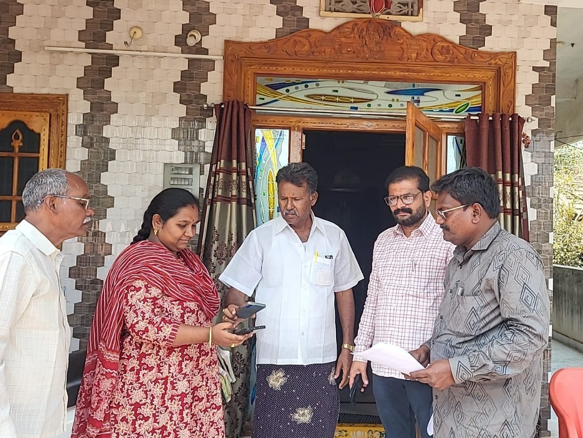 పన్ను వసూళ్ల ప్రక్రియను పరిశీలించిన ఎంపీడీవో