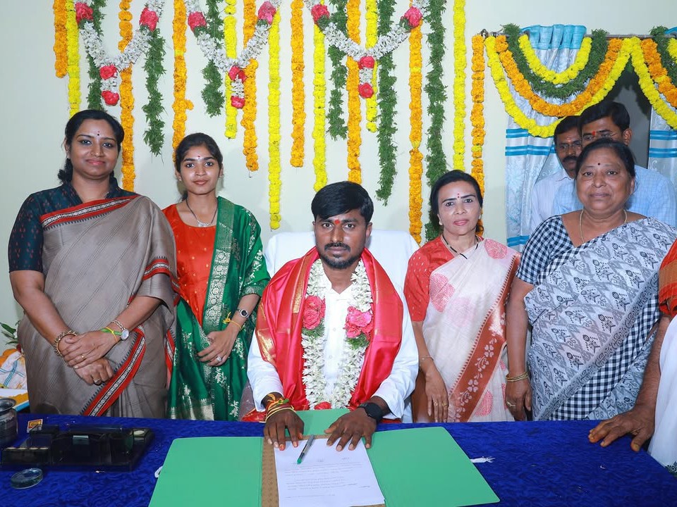 బాధ్యతలు స్వీకరించిన.. తొర్రూర్ మున్సిపల్ ఛైర్మన్