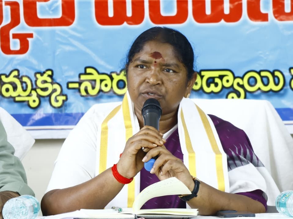 ఇందిరమ్మ ఇళ్లును త్వరగా పూర్తి చేయాలి: మంత్రి