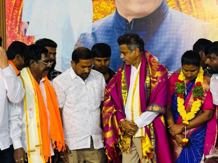 ఎంపీని మర్యాదపూర్వకంగా కలిసిన కౌన్సిలర్