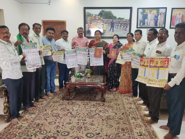 డైరీ, క్యాలెండర్ ఆవిష్కరించిన MLA