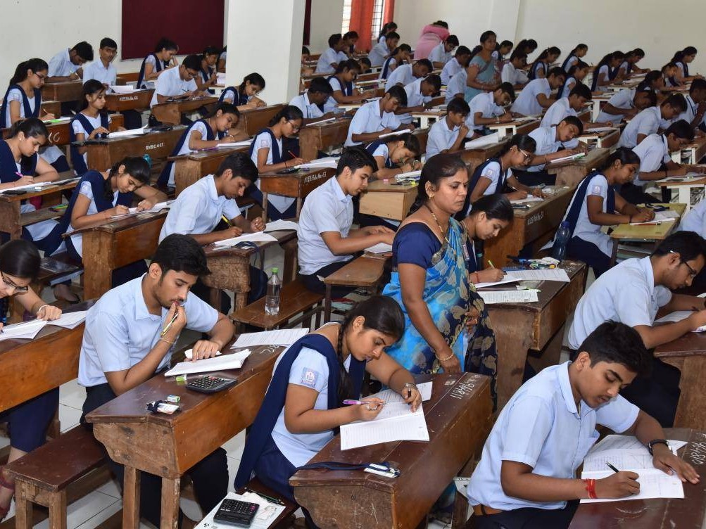 నేటి ఇంటర్ పరీక్షకు 338 మంది గైర్హాజరు