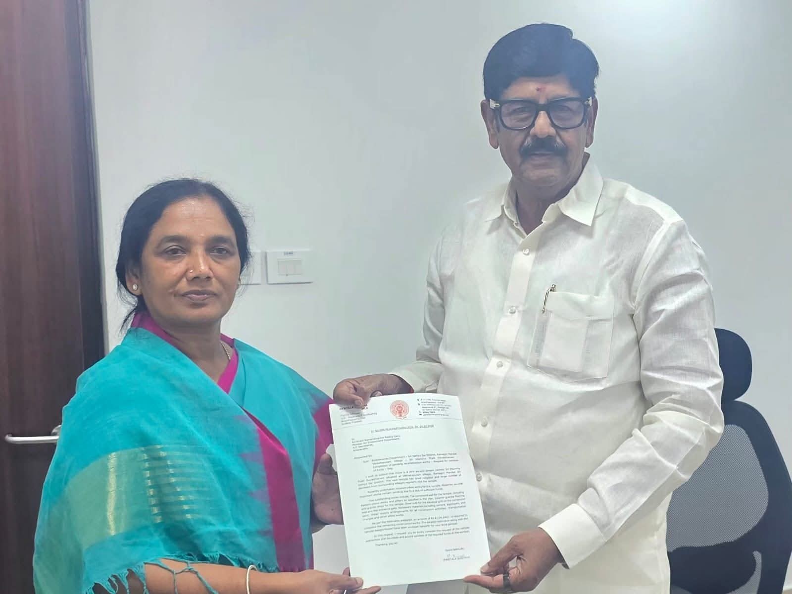 దేవాలయాల అభివృద్ధికి నిధులు మంజూరు చేయాలని వినతి