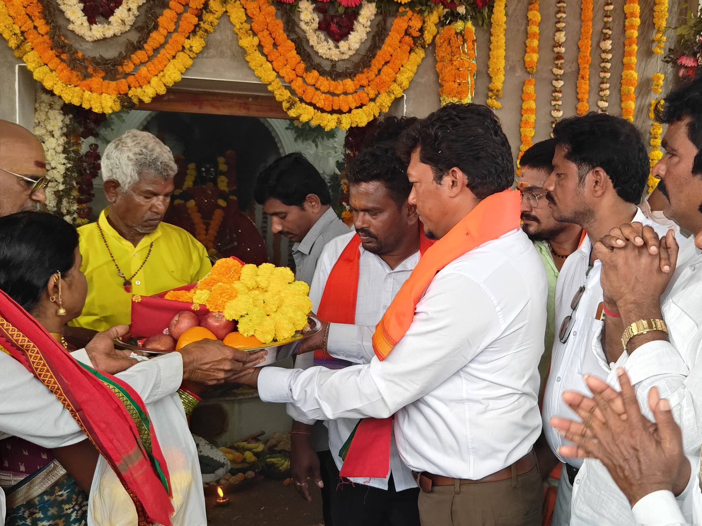 శివాలయ ప్రారంభోత్సవంలో పాల్గొన్న మాజీమంత్రి