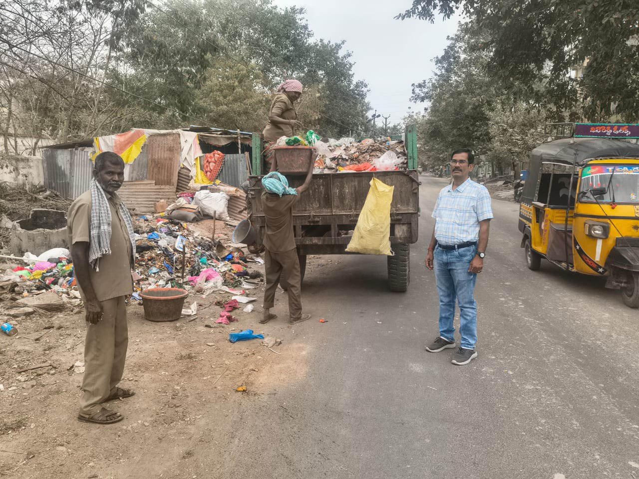 పారిశుద్ధ్య పనులను పరిశీలించిన ఎంపీడీవో