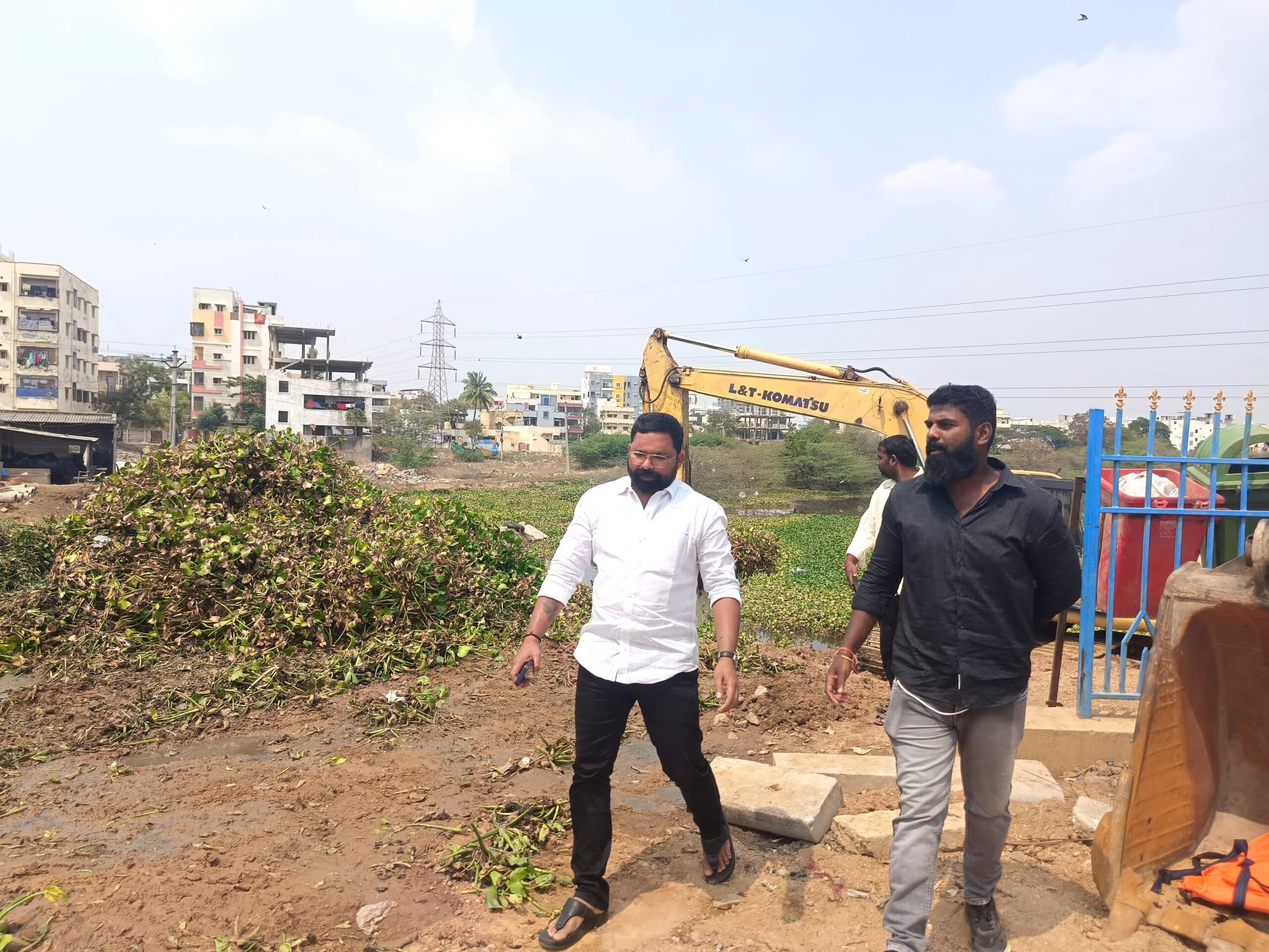 గుర్రపు డెక్క తొలగింపు పనుల పర్యవేక్షణ