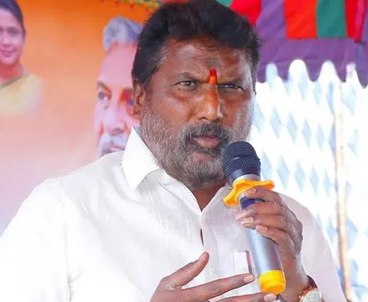 చదువొక్కటే మార్గం: అడ్లూరి లక్ష్మణ్