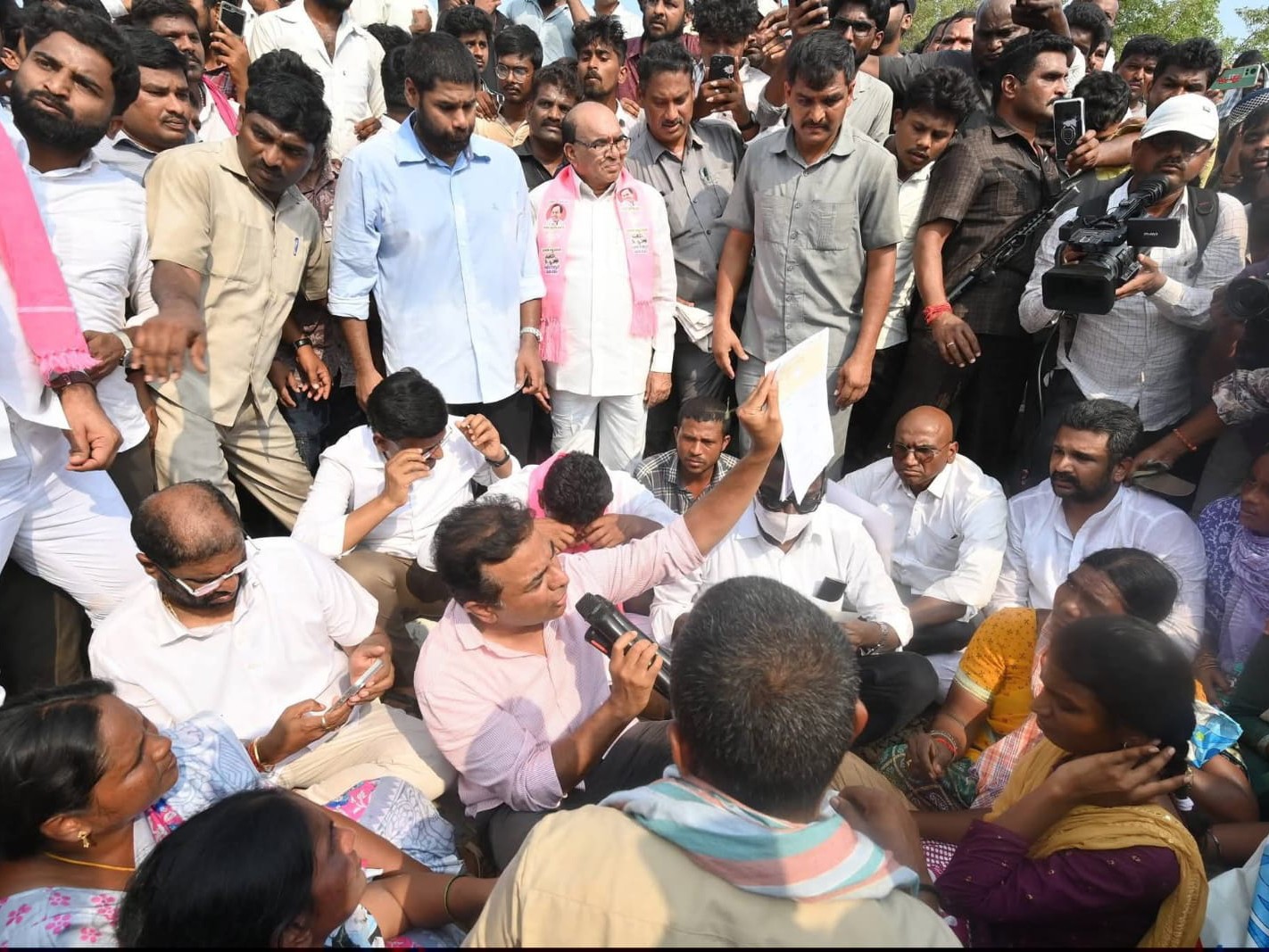 ఇందిరమ్మ రాజ్యం అంటే పేదవారి ఇళ్లను కూల్చడమా?