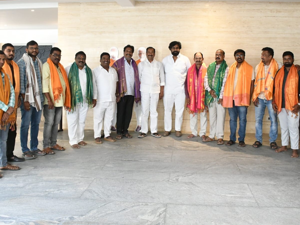 మీడియా క్లబ్ నూతన కమిటీకి మాజీ MLA సన్మానం