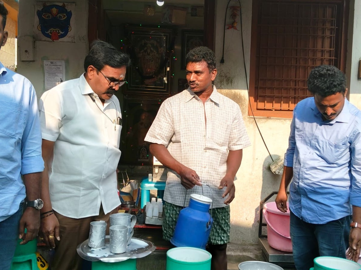 మండపేటలో పాలకేంద్రాలపై విస్తృత తనిఖీలు