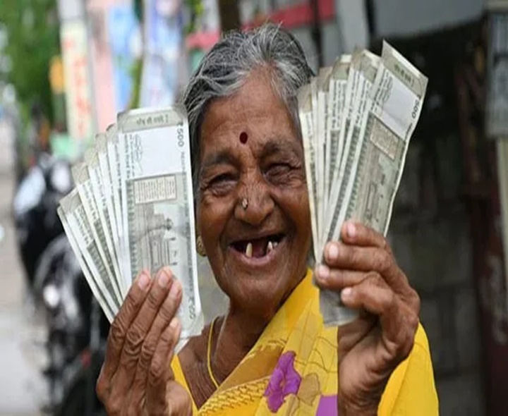 ఈ నెల 28నే పింఛన్ల పంపిణీ