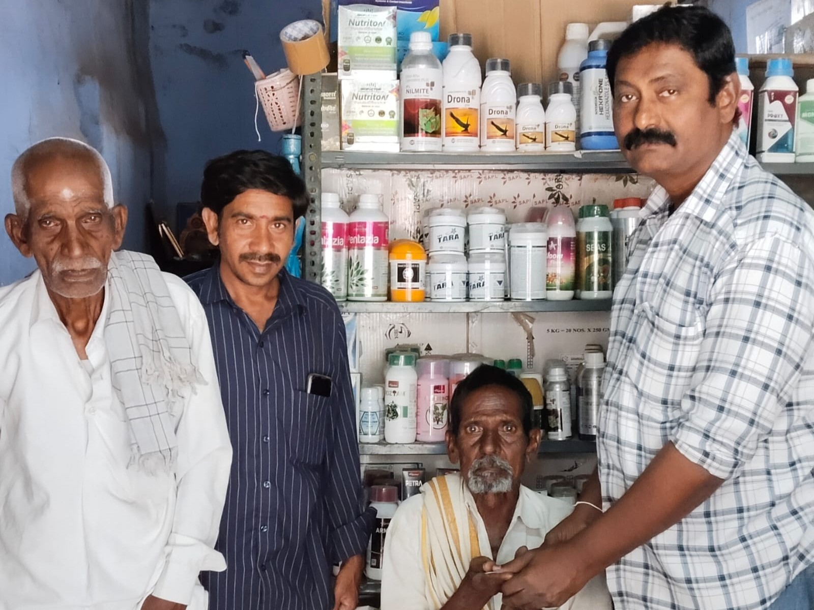 ‘నిరుపేద వృద్ధి వ్యవసాయ కూలీకి సహాయం చేయాలి’