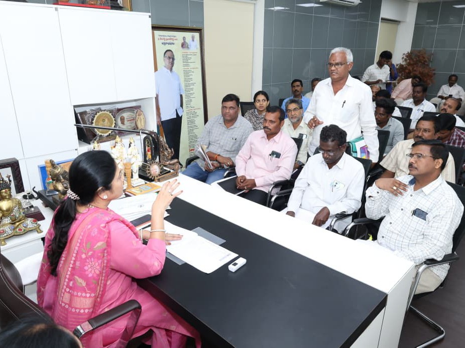 భూ సేకరణ చేయండి: ఎమ్మెల్యే ప్రశాంతి రెడ్డి