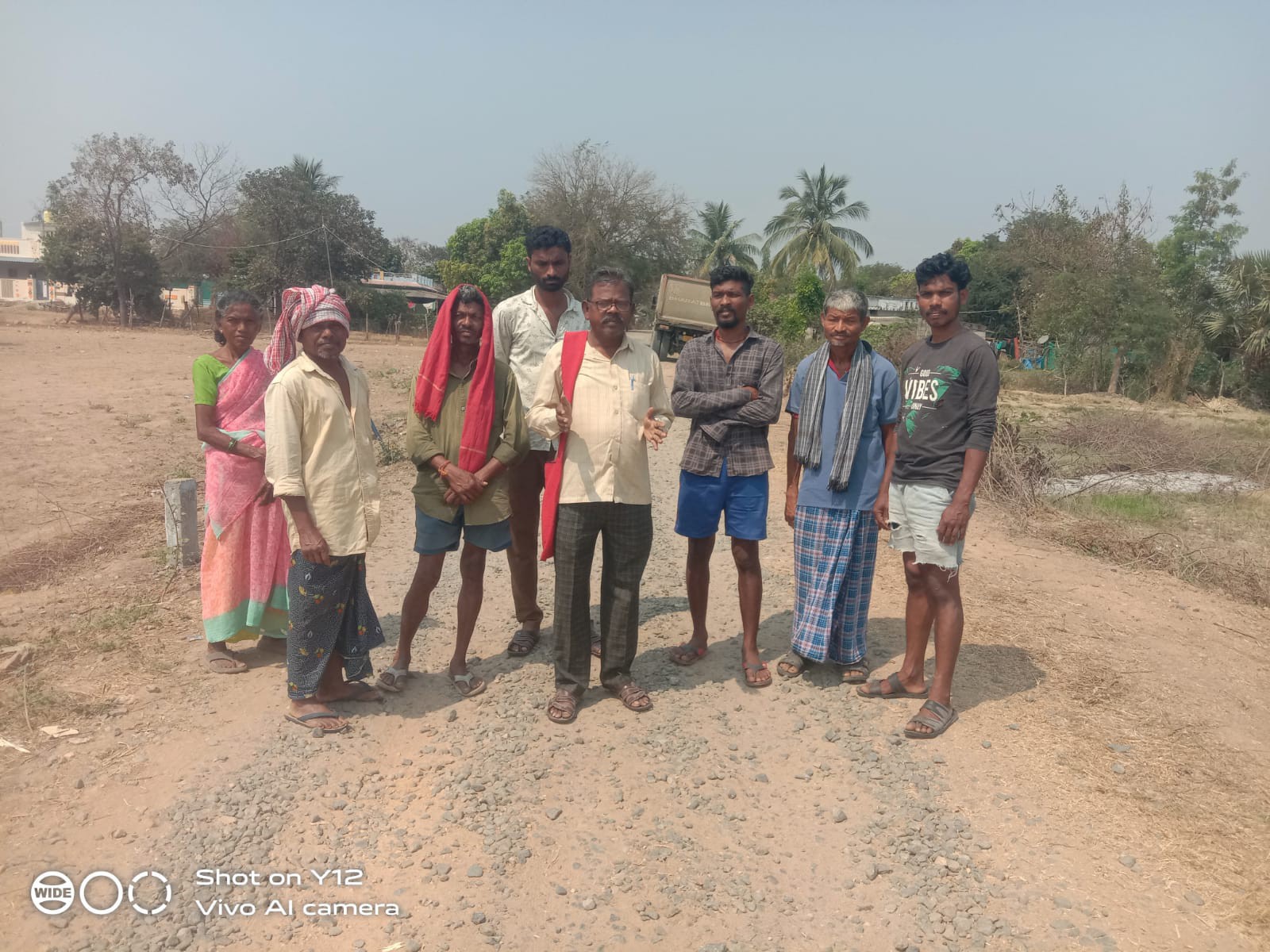 రోడ్డు సౌకర్యం లేక గిరిజనుల ఇక్కట్లు