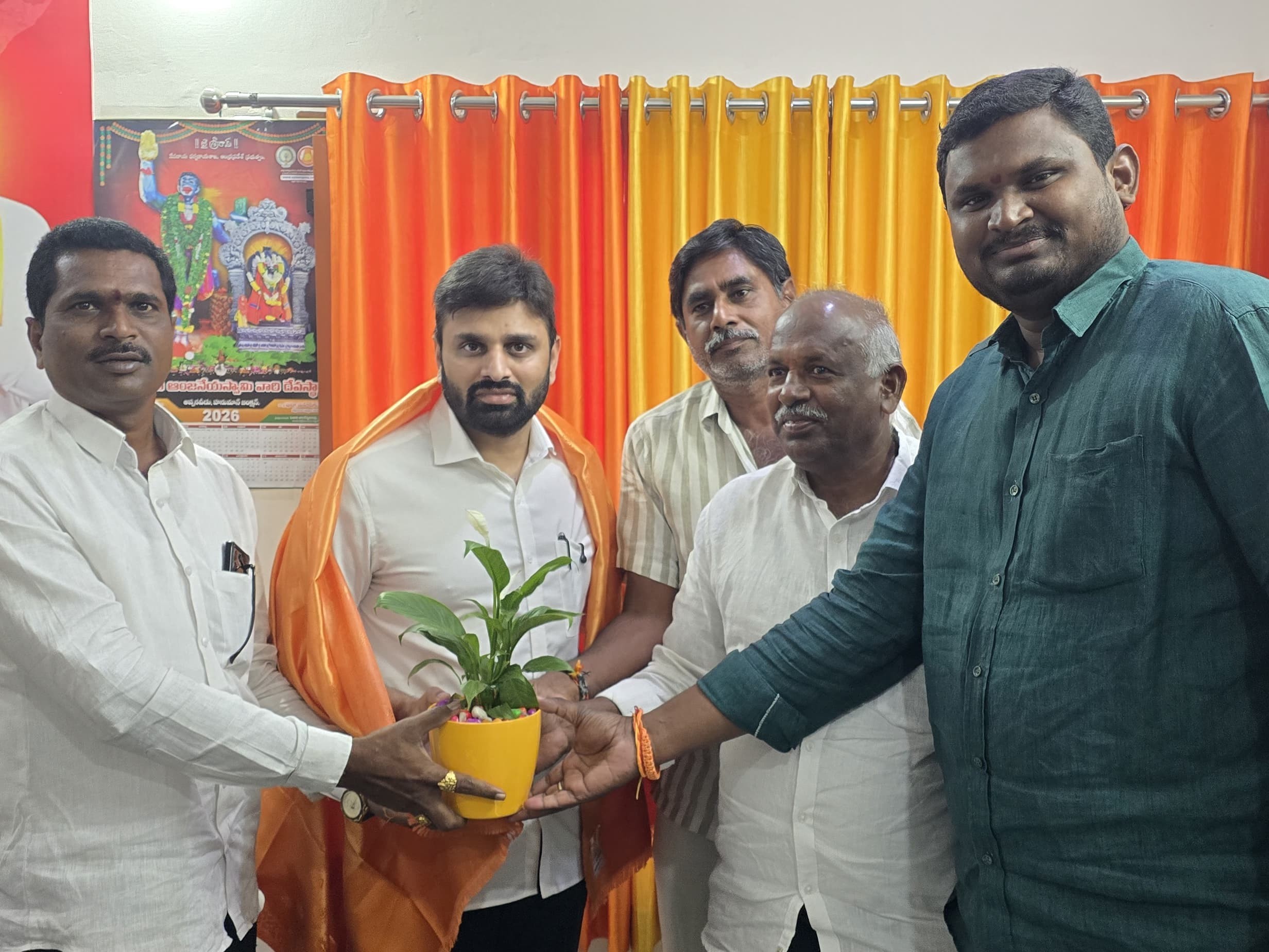 ఎంపీని కలిసిన నేతలు