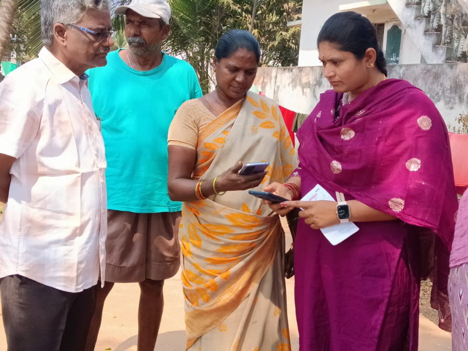 ఇంటి పన్ను వసూళ్లను పరిశీలించిన డిప్యూటీ ఎంపీడీవో