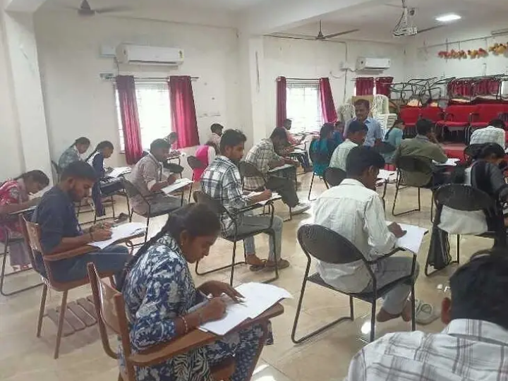 పీజీ మొదటి సెమిస్టర్‌లో ఒకరు డిబార్