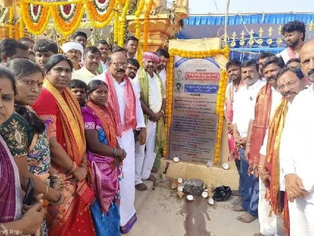 శ్రీకృష్ణ దేవాలయ ప్రహరీ గోడను ప్రారంభించిన ఎమ్మెల్యే