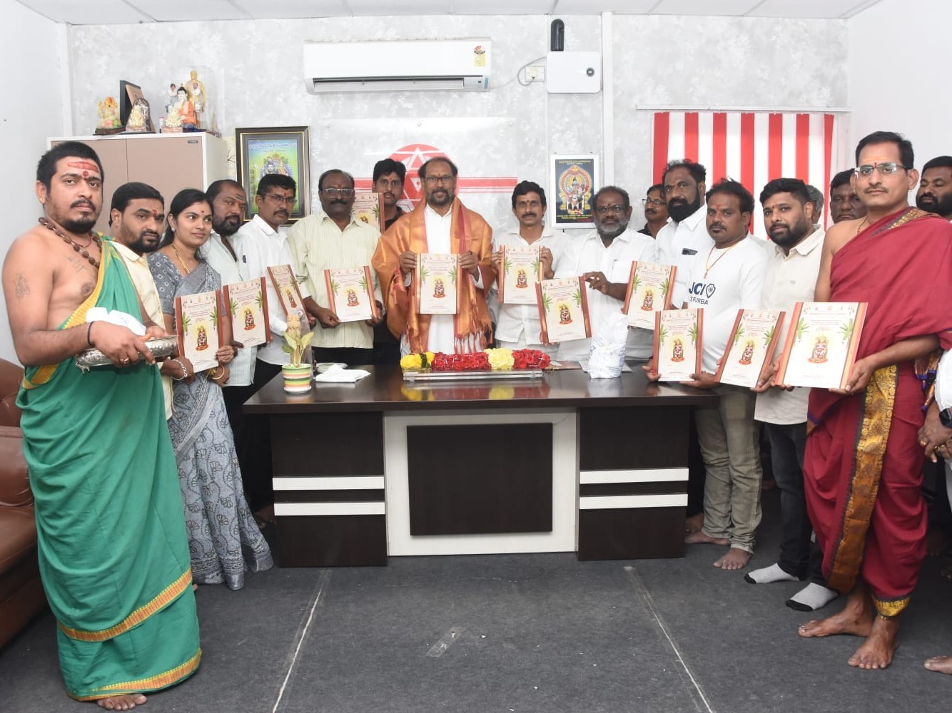 ఆహ్వాన పత్రికను ఆవిష్కరించిన ఎమ్మెల్యే