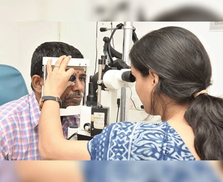 ఉచిత కంటి పరీక్ష శిబిరంలో పాల్గొన్ననున్న SP