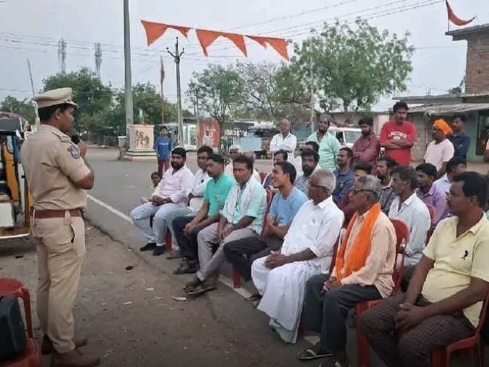 సురక్షిత ప్రయాణమే లక్ష్యంగా ‘అరైవ్ అలైవ్’ : SI