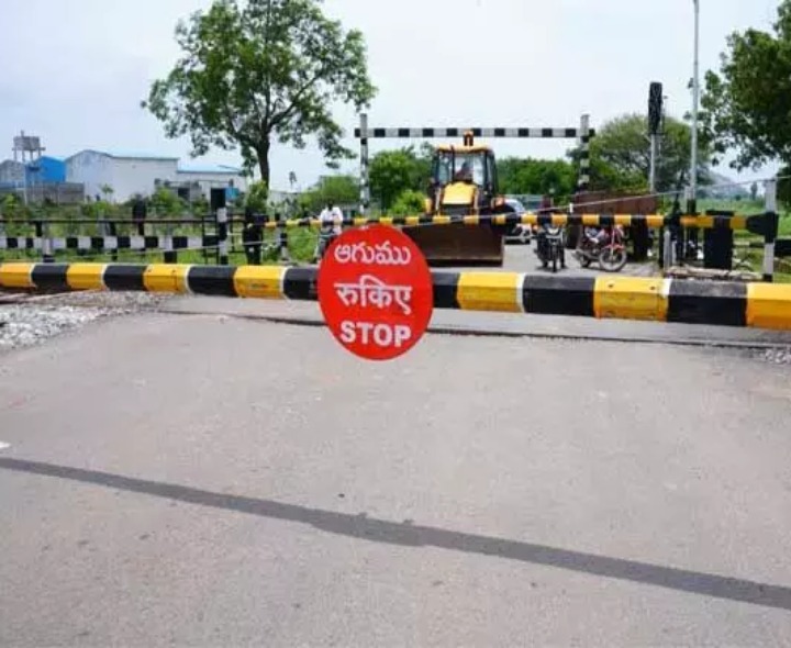 నేడు గార్లదిన్నె రైల్వే గేట్ బంద్