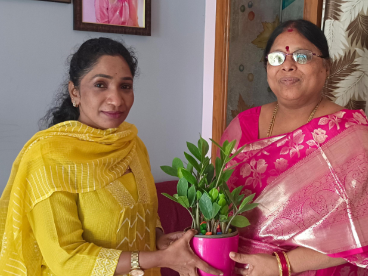 ఎమ్మెల్యేను కలిసిన తహసీల్దార్