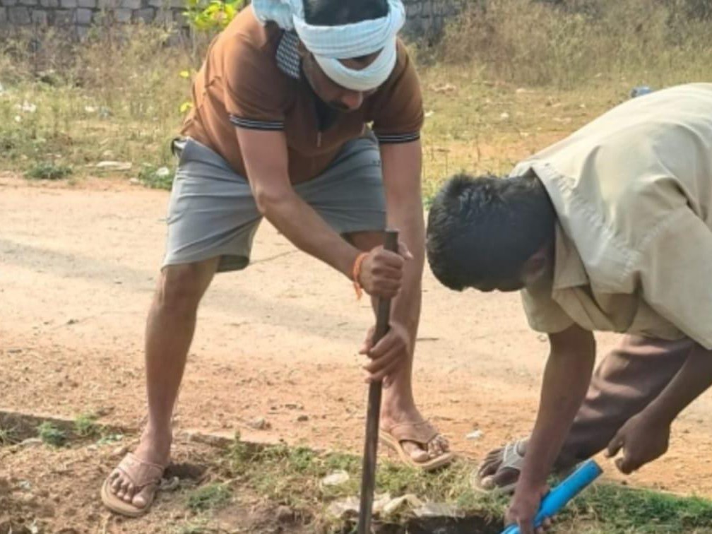 పదవి లేకున్నా పనులు.. కాలనీ వాసుల హర్షం