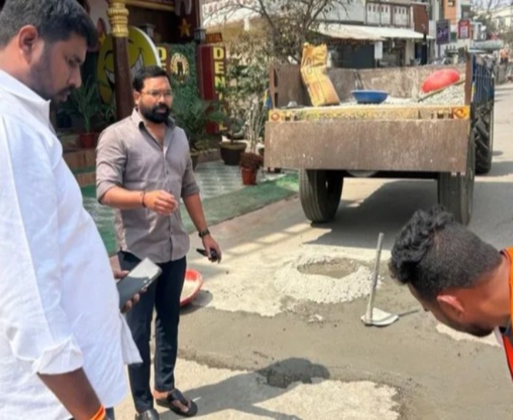 రోడ్లపై గుంతలు.. కాంగ్రెస్ వినతిపై స్పందన