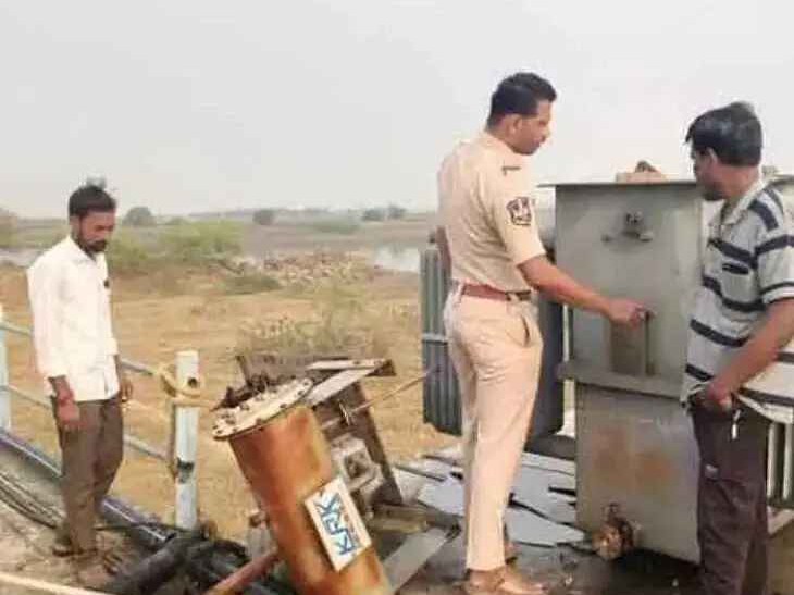 ట్రాన్స్ ఫార్మర్ ధ్వంసం.. కాపర్ వైరు చోరీ