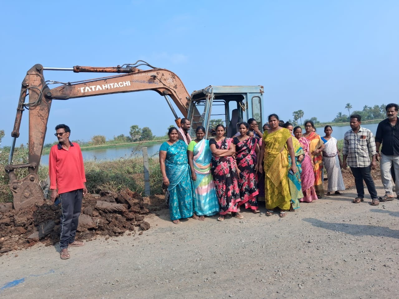 ప్రజలకు విరుద్ధంగా పైప్ లైన్ నిర్మించారని ఆందోళన
