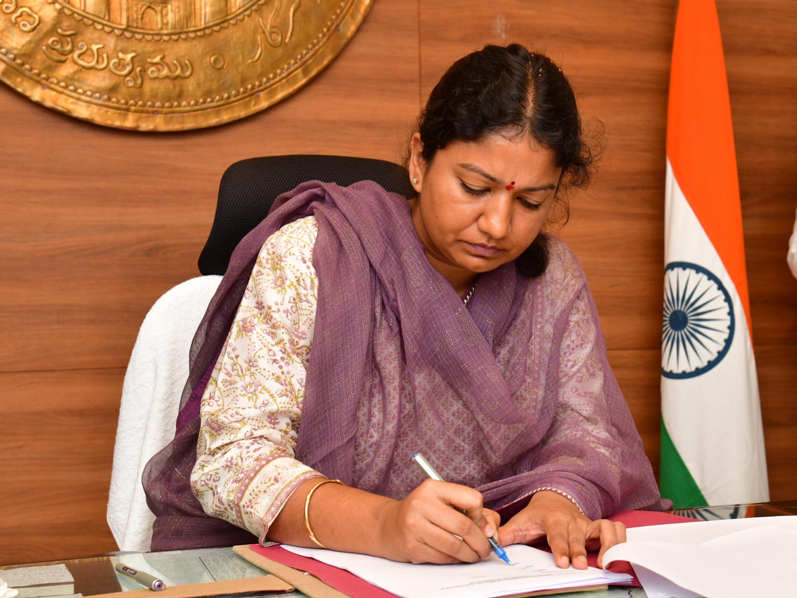 కలెక్టర్‌గా బాధ్యతలు స్వీకరించిన చిత్రా మిశ్రా