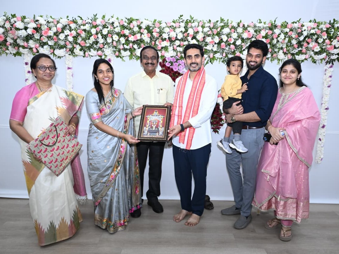 ఎమ్మెల్యే కుటుంబమంతా డాక్టర్లే: మంత్రి లోకేష్