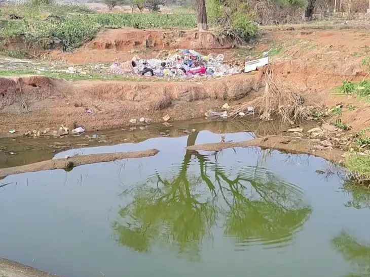 డంపింగ్ యార్డ్‌లా మారిన జలాశయం