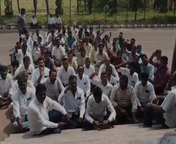 కలెక్టరేట్ ముట్టడించిన కాడ్లాపూర్ రైతులు