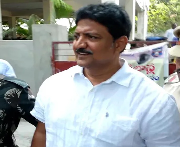 కోర్టుకు హాజరైన వల్లభనేని వంశీ