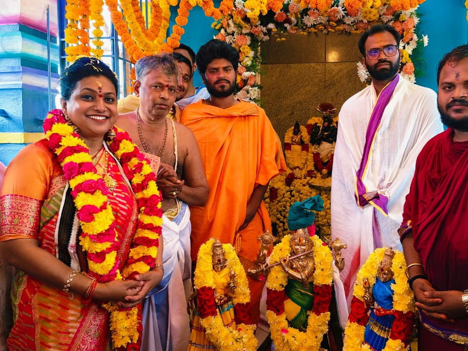 ప్రత్యేక పూజ నిర్వహించిన మాజీ మంత్రి రోజా