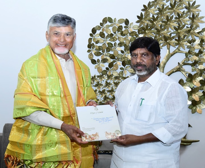 సీఎం చంద్రబాబును కలిసిన టీజీ మంత్రులు