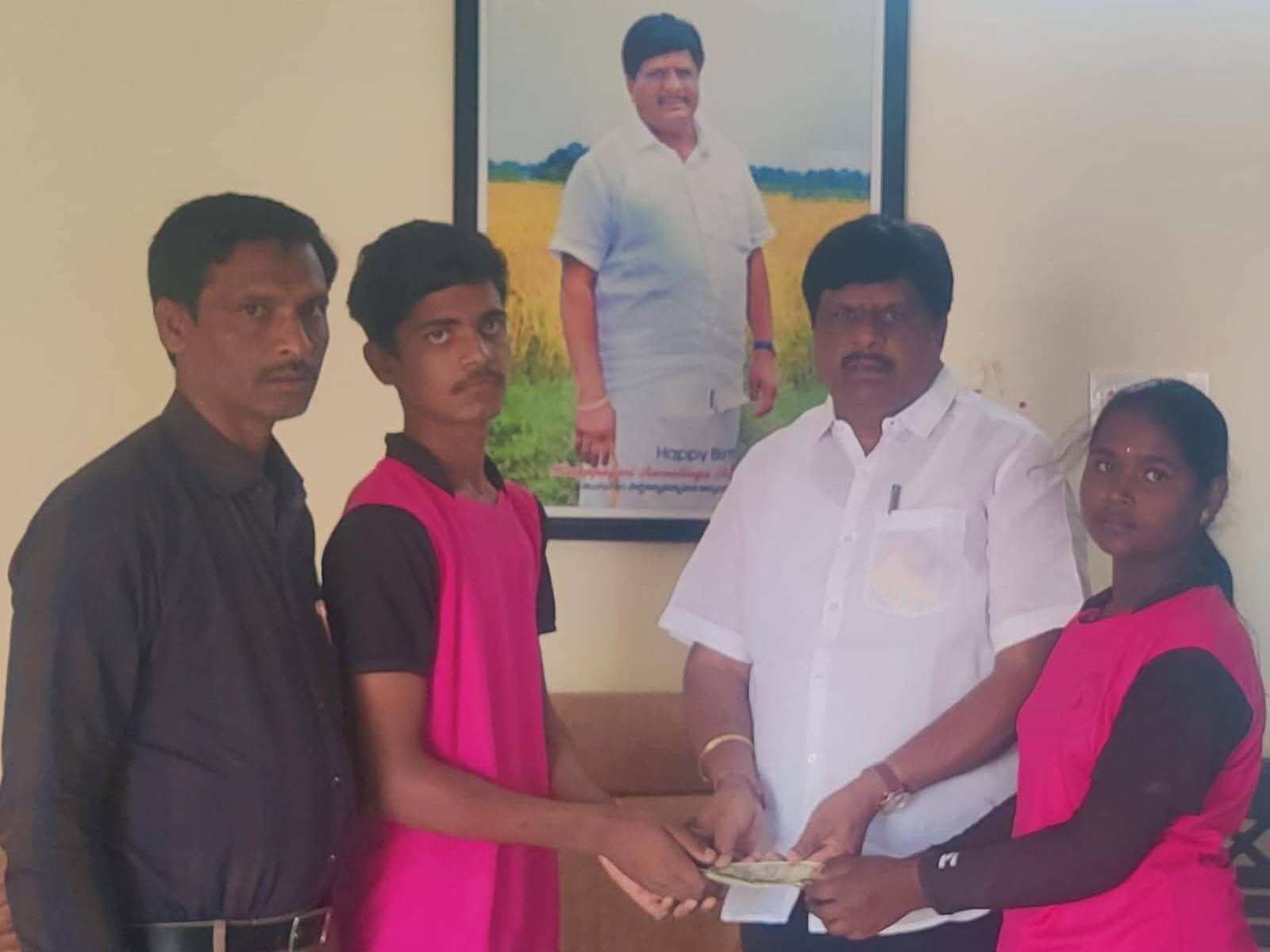 జాతీయ స్థాయి క్రీడాకారులకు రామలింగారెడ్డి ఆర్థిక సాయం