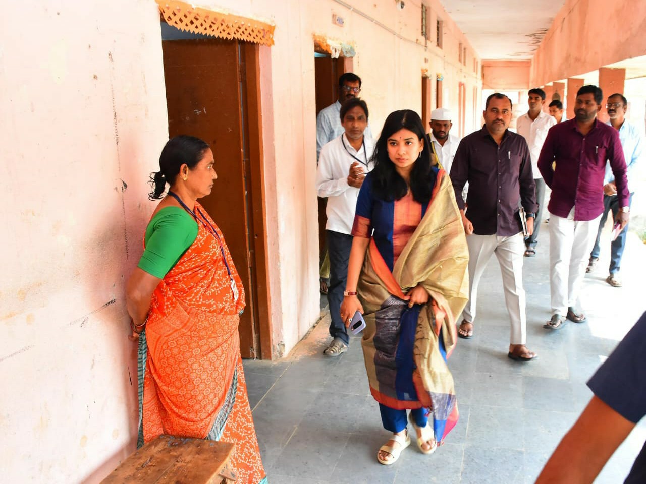 ఇంటర్ పరీక్ష కేంద్రాన్ని తనిఖీ చేసిన కలెక్టర్