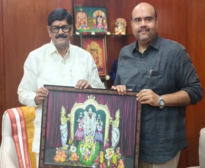 దేవాదాయ శాఖ మంత్రిని కలిసిన ఎమ్మెల్యే  బేబీనాయన