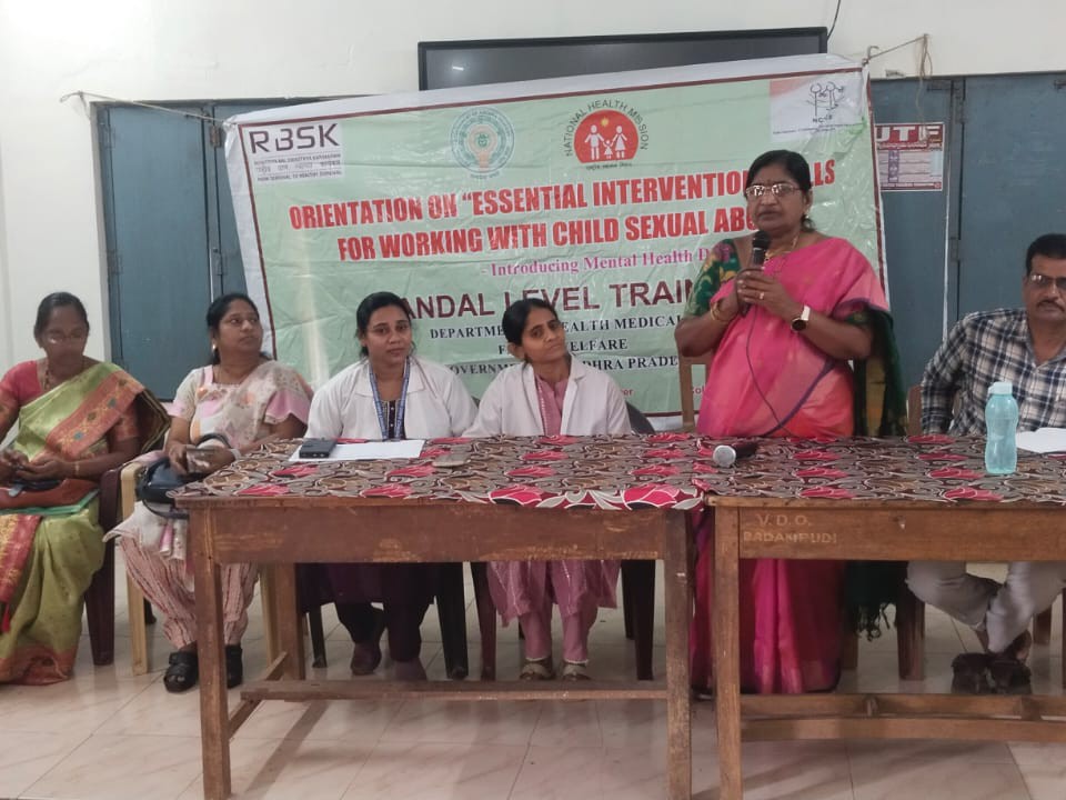 పిల్లల ప్రవర్తనను నిరంతరం తల్లిదండ్రులు గమనించాలి