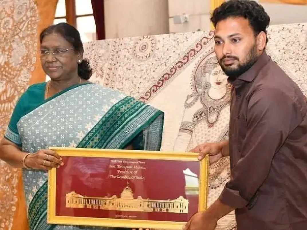 SV శిల్పకళాశాల పూర్వ విద్యార్థులకు సత్కారం