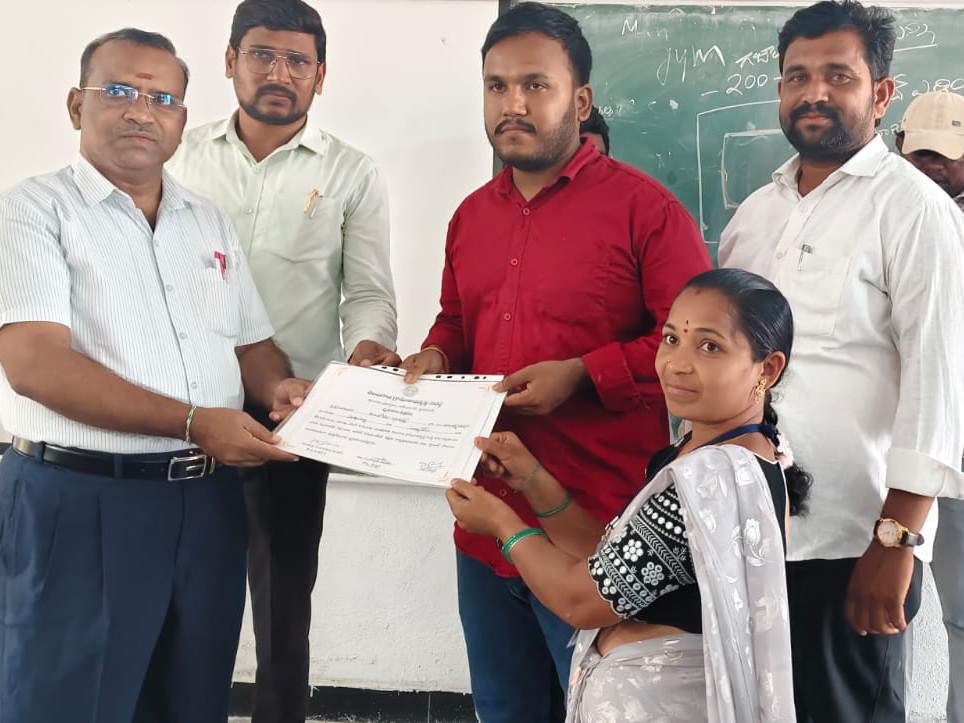 మంచ్య తండా సర్పంచ్ భద్రమ్మకు శిక్షణ పత్రం అందజేత