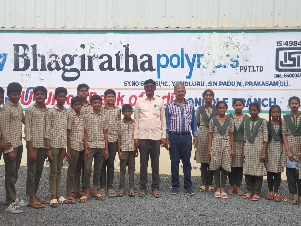 భగీరథ పాలిమర్స్ పరిశ్రమను సందర్శించిన విద్యార్థులు