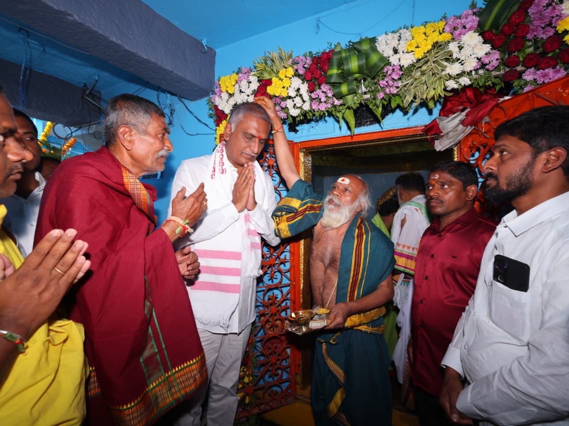 ధ్వజ స్థంభ ప్రతిష్ఠాపనలో ఫాల్గొన్న మాజీ మంత్రి