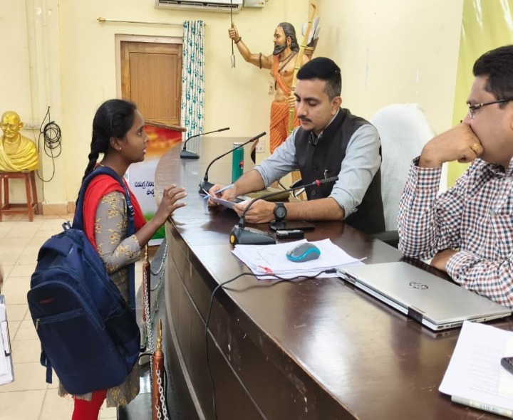 ‘వినతులు తక్షణమే పరిష్కరించాలి’