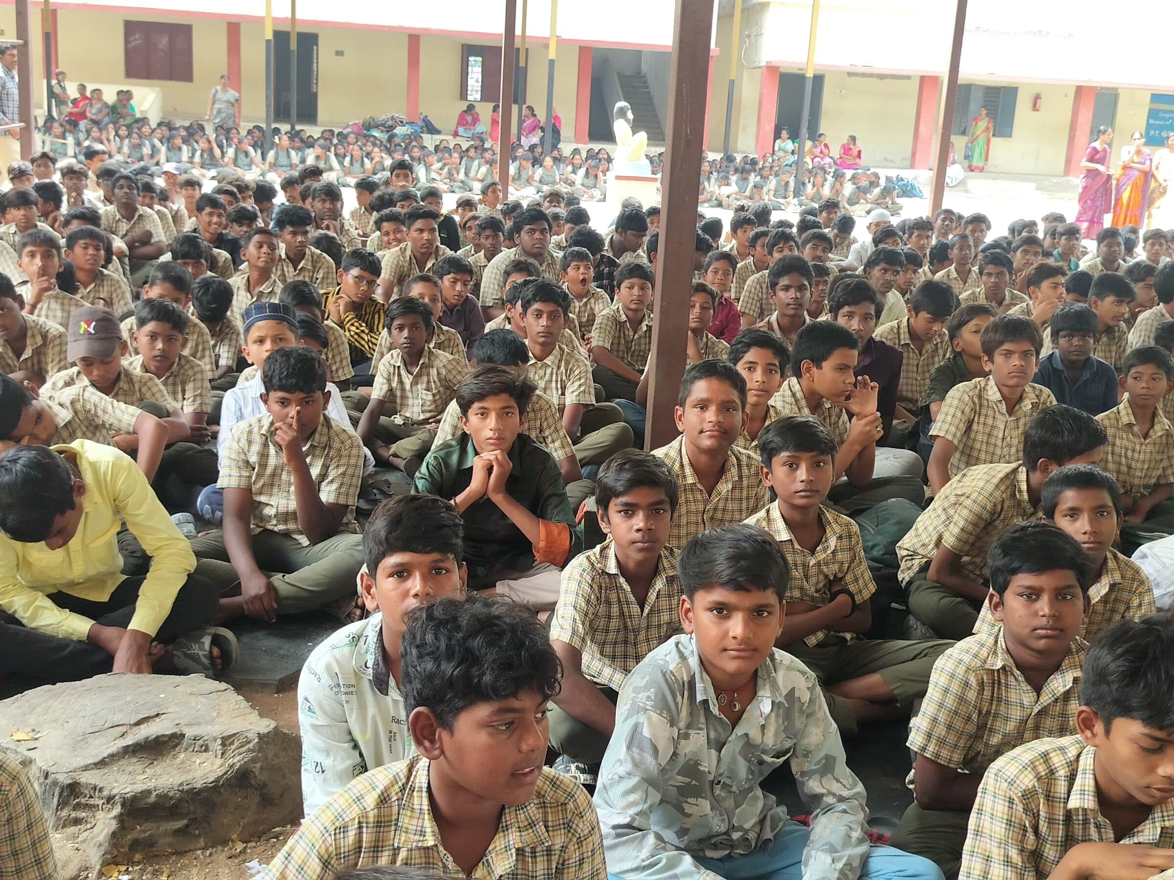 మున్సిపల్ హైస్కూల్‌లో పోక్సో, సైబర్ నేరాలపై అవగాహన